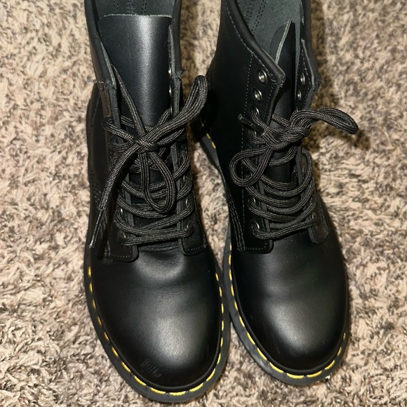 1460 Women’s Nappa Leather Lace up Dr. Martens - Picture 4 of 8